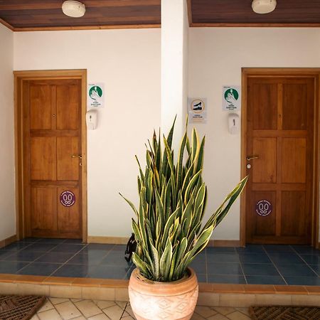 Cavern Apartments Baie Sainte Anne Dış mekan fotoğraf