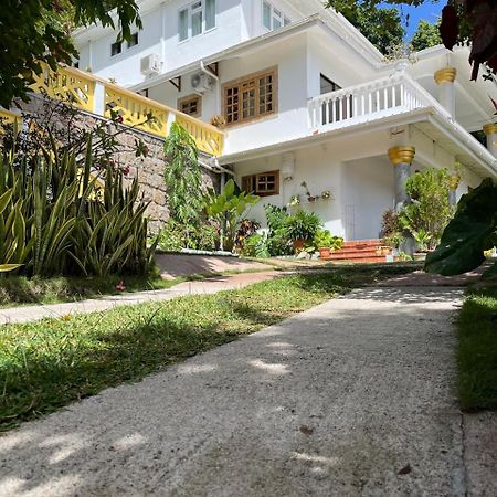 Cavern Apartments Baie Sainte Anne Dış mekan fotoğraf