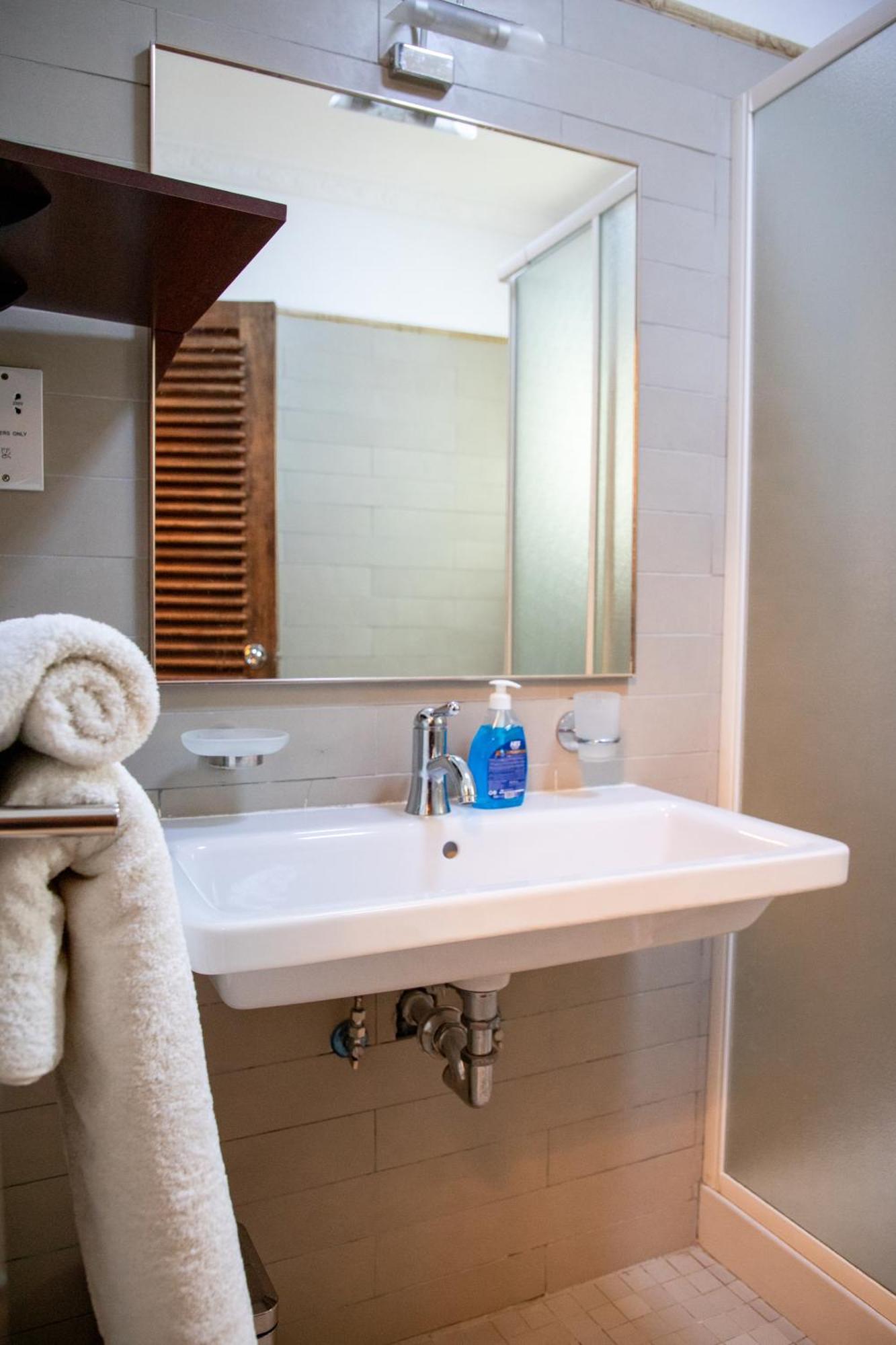 Cavern Apartments Baie Sainte Anne Dış mekan fotoğraf