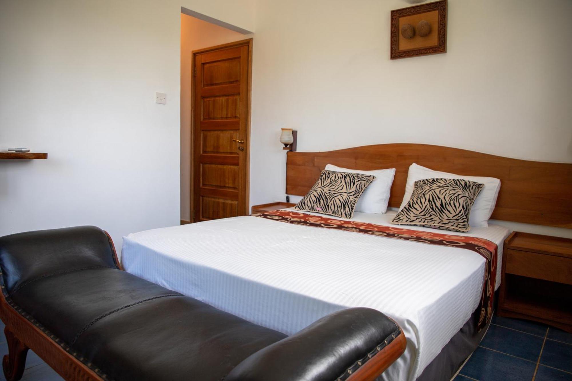 Cavern Apartments Baie Sainte Anne Dış mekan fotoğraf