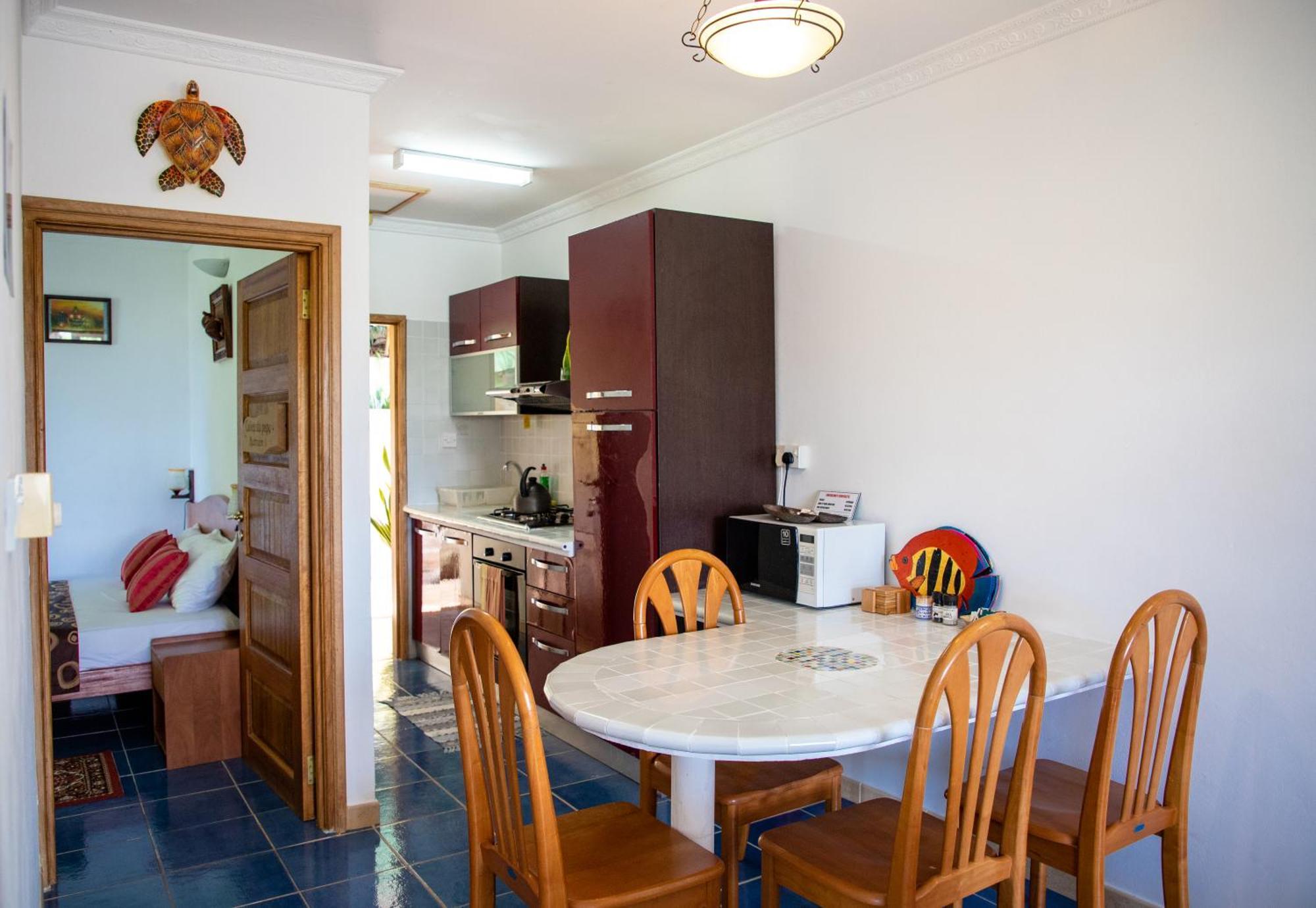 Cavern Apartments Baie Sainte Anne Dış mekan fotoğraf