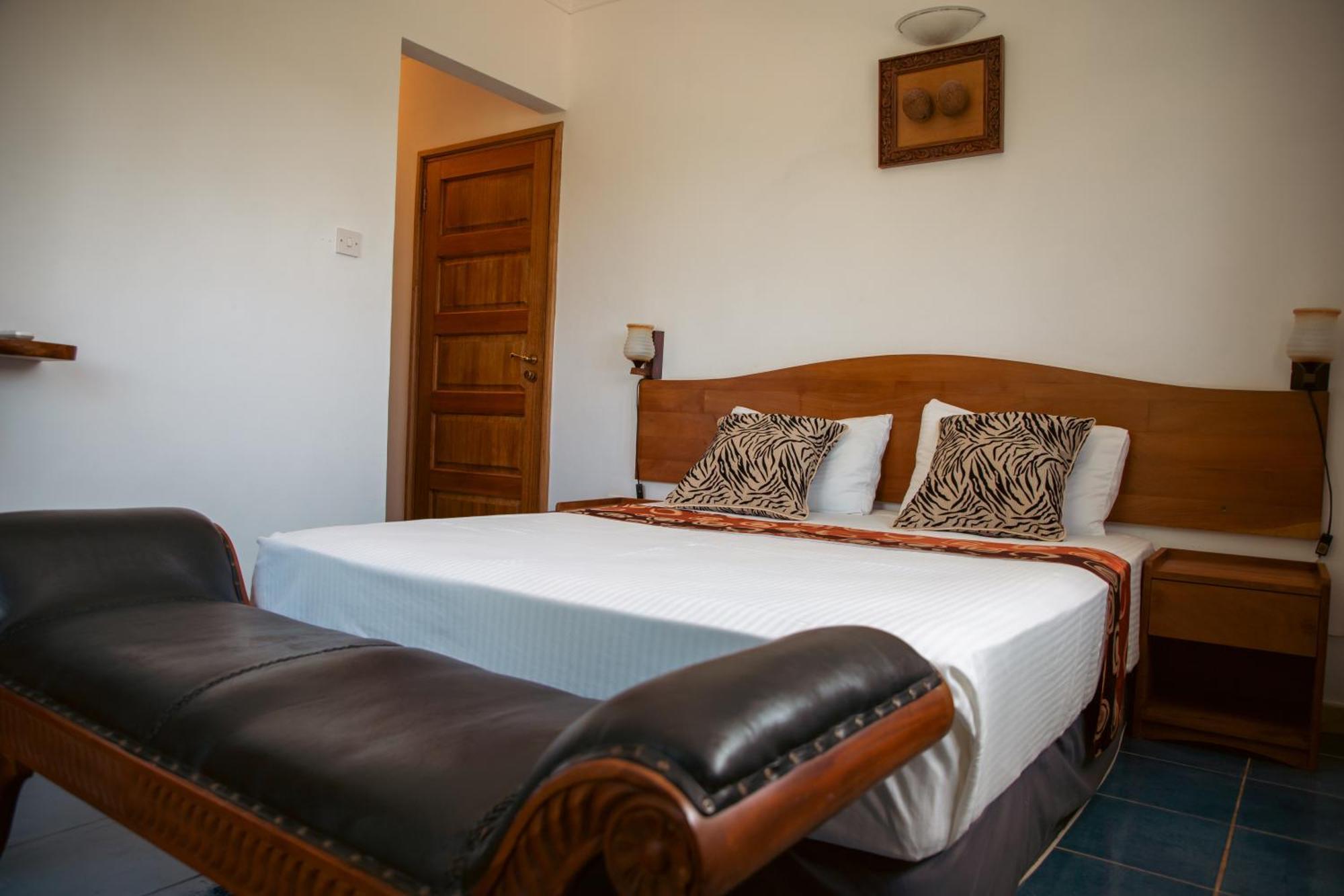 Cavern Apartments Baie Sainte Anne Dış mekan fotoğraf