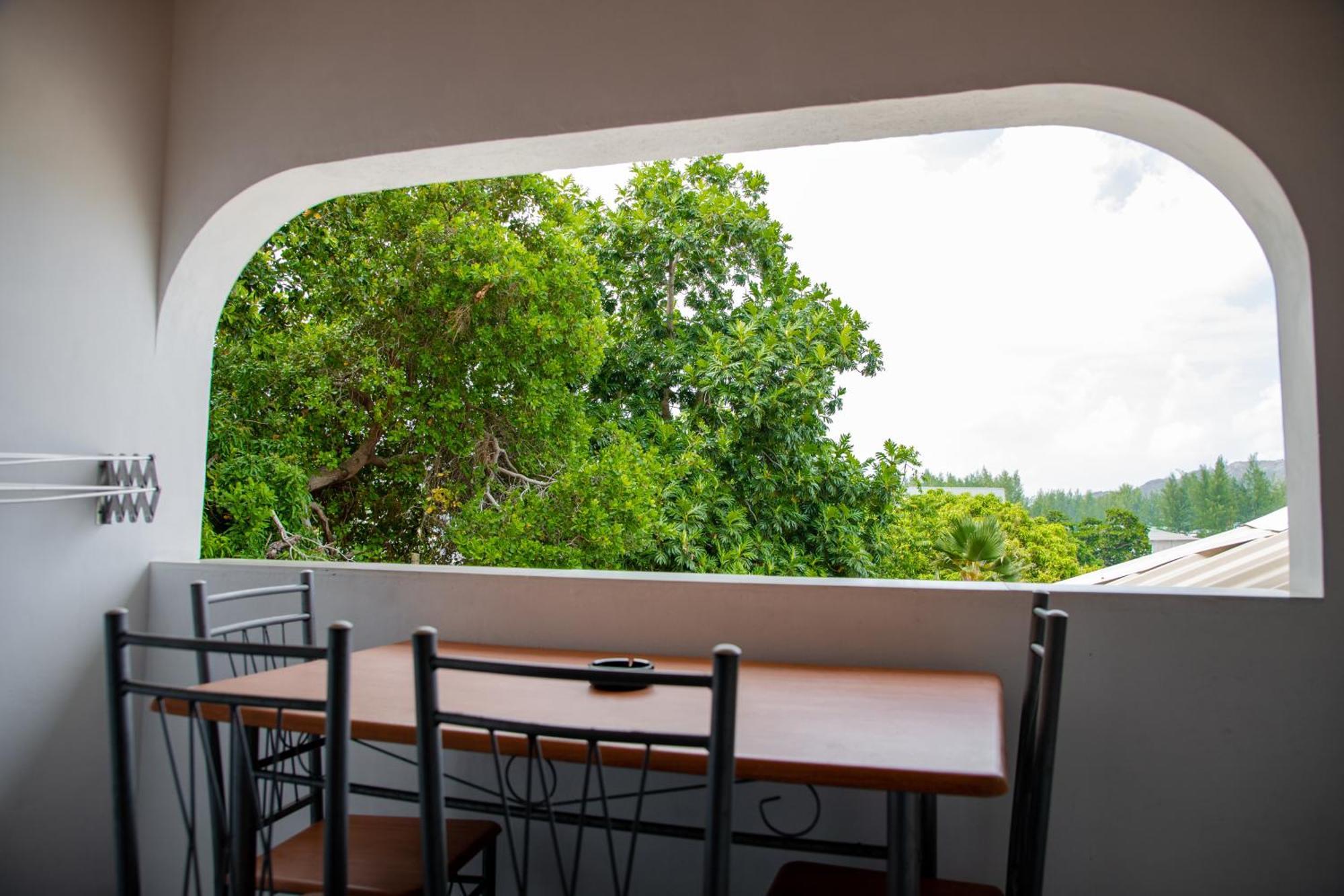 Cavern Apartments Baie Sainte Anne Dış mekan fotoğraf