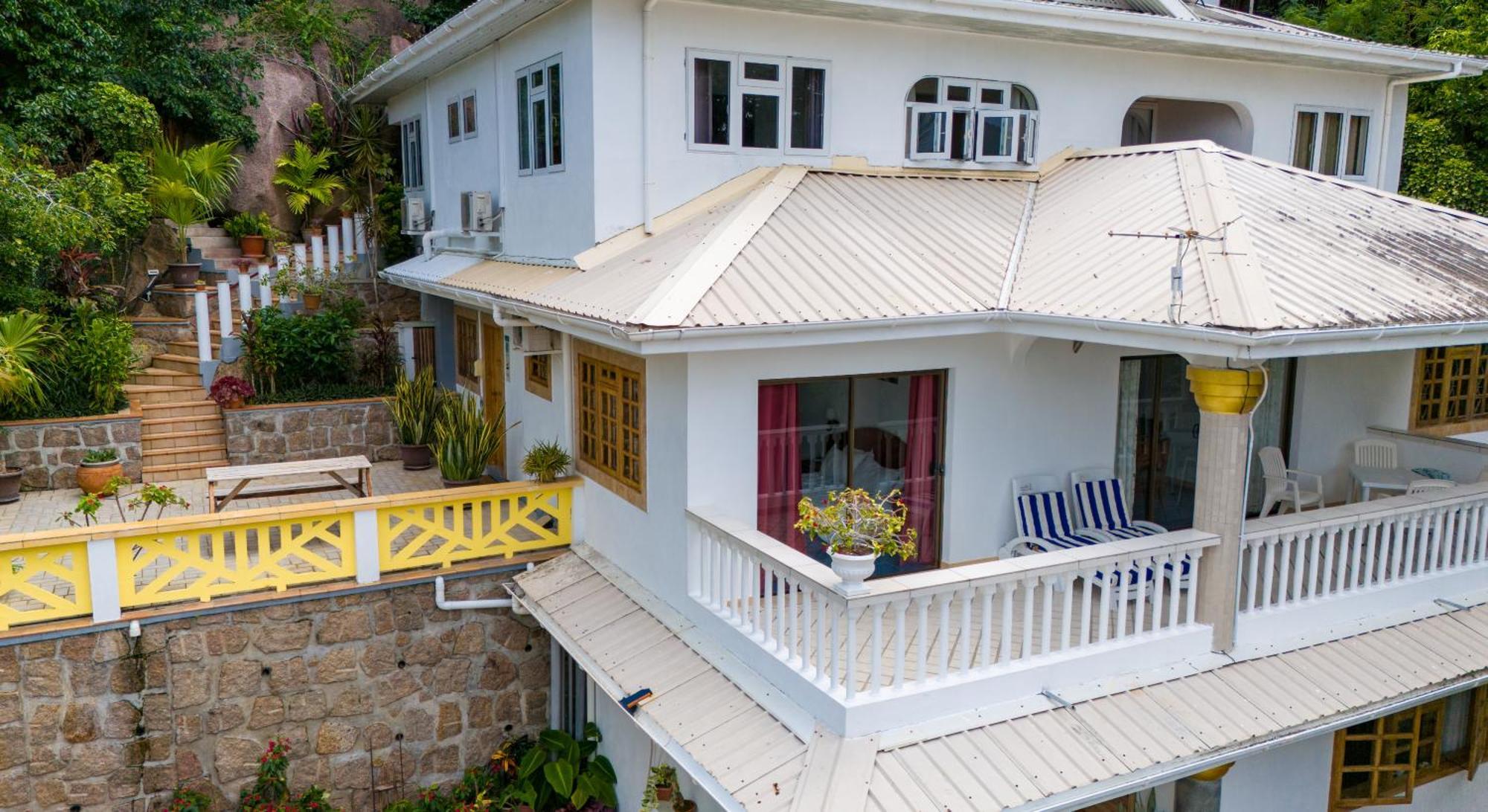 Cavern Apartments Baie Sainte Anne Dış mekan fotoğraf