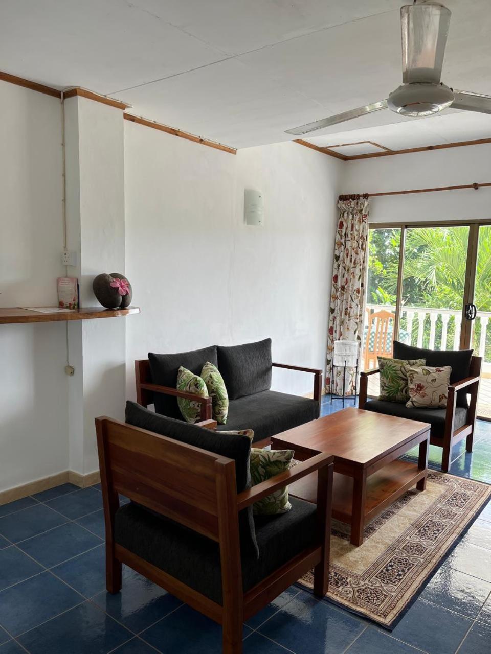 Cavern Apartments Baie Sainte Anne Dış mekan fotoğraf