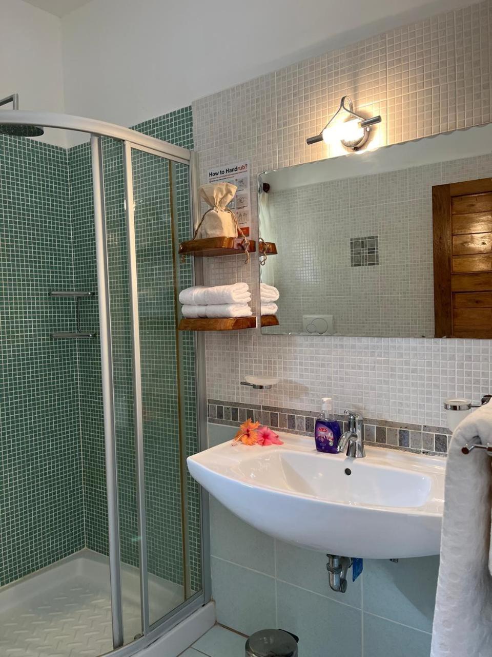 Cavern Apartments Baie Sainte Anne Dış mekan fotoğraf