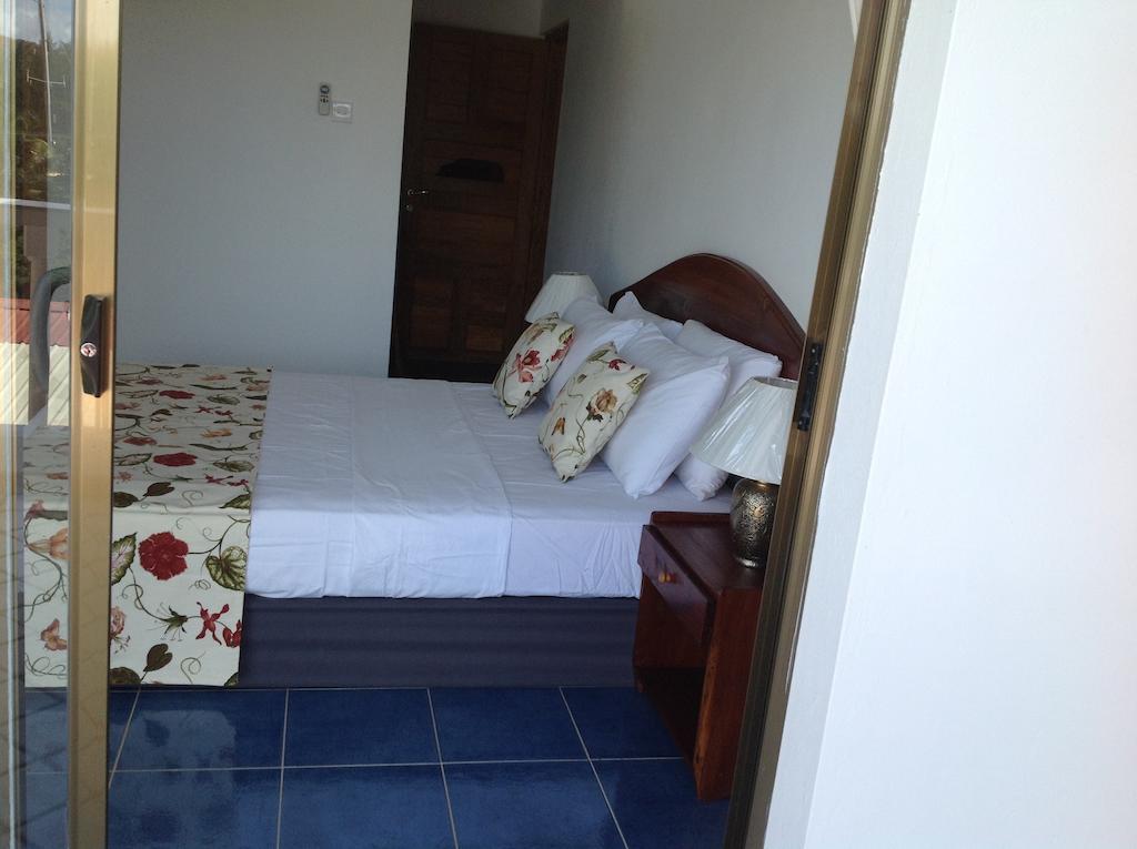 Cavern Apartments Baie Sainte Anne Dış mekan fotoğraf