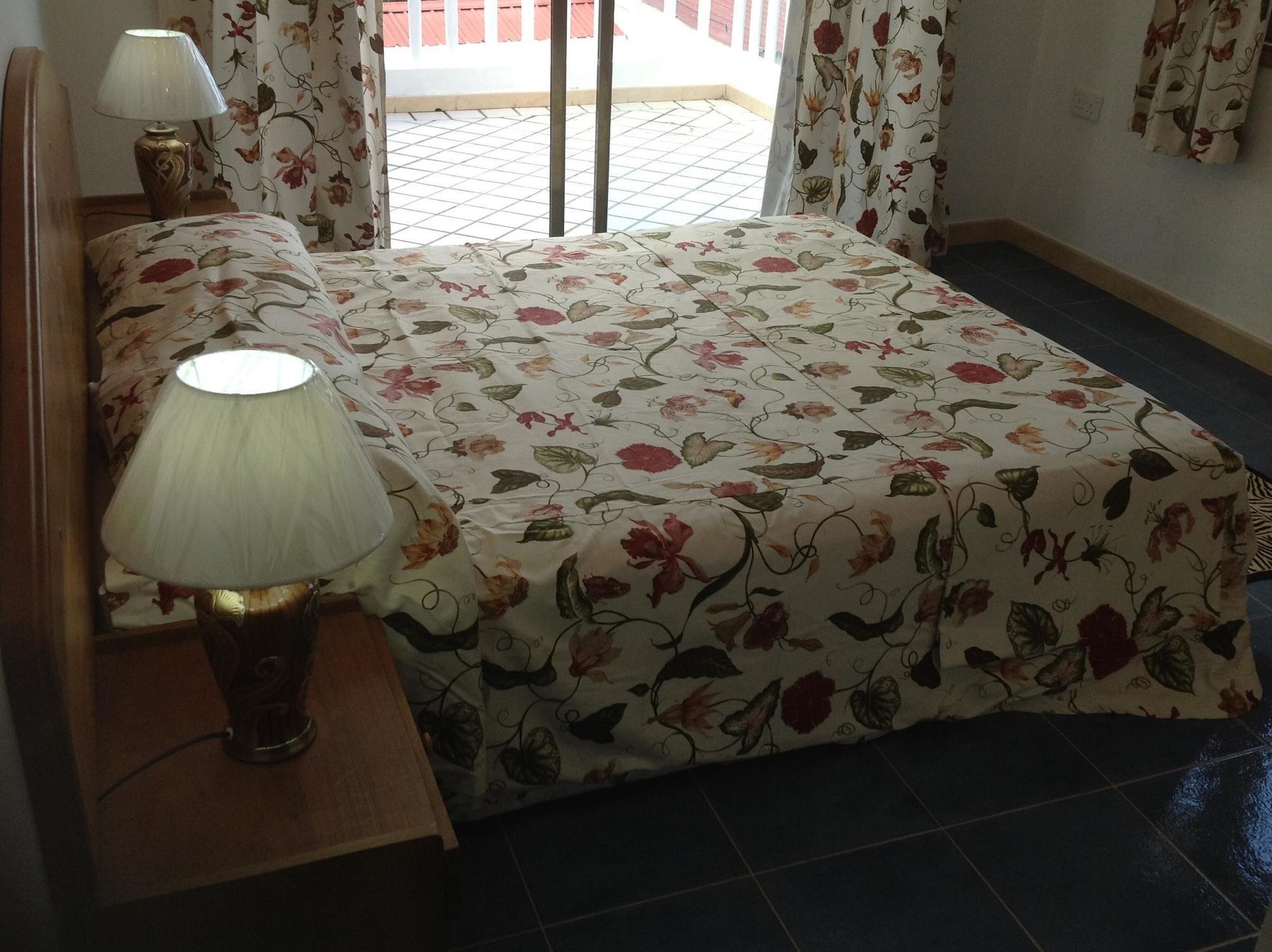 Cavern Apartments Baie Sainte Anne Dış mekan fotoğraf