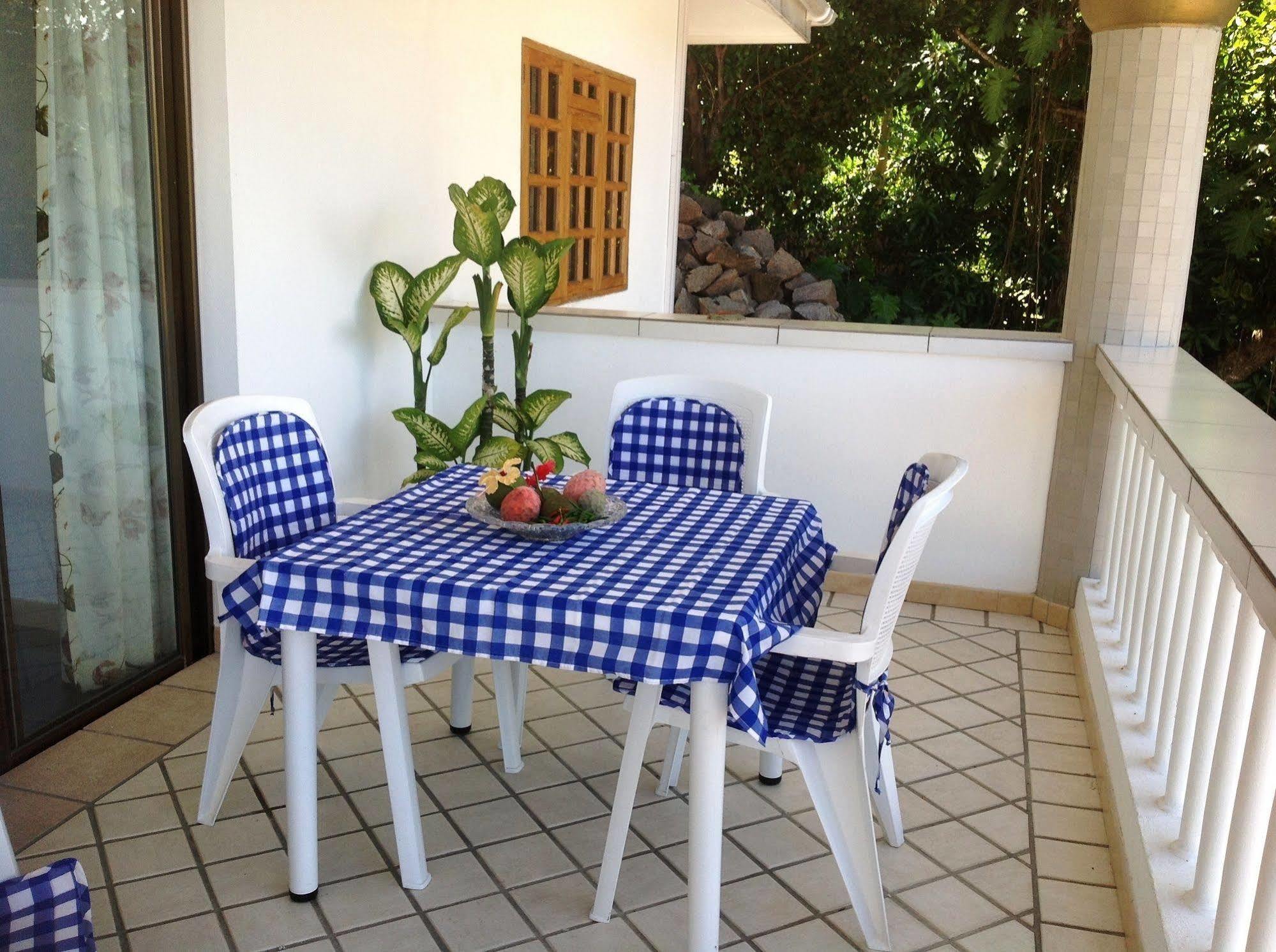 Cavern Apartments Baie Sainte Anne Dış mekan fotoğraf